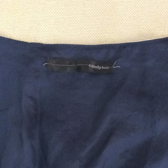 Cindy Lee brand deep-neck dress - Picture 4 of 7